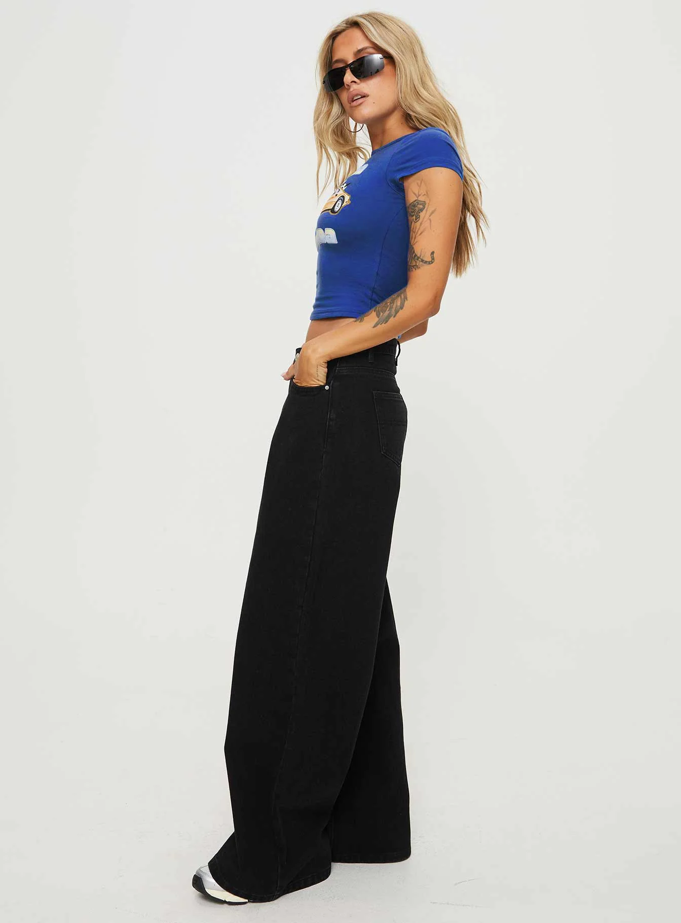 Naylor Mid Rise Wide Leg Jeans Washed Black Denim - Image 4