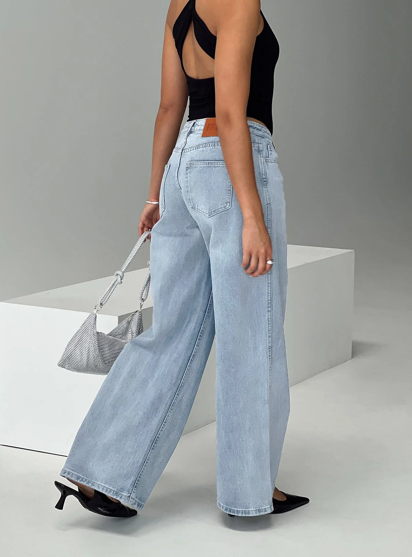 Ramos Low Rise Wide Leg Jeans Light Blue Wash Petite - Image 8